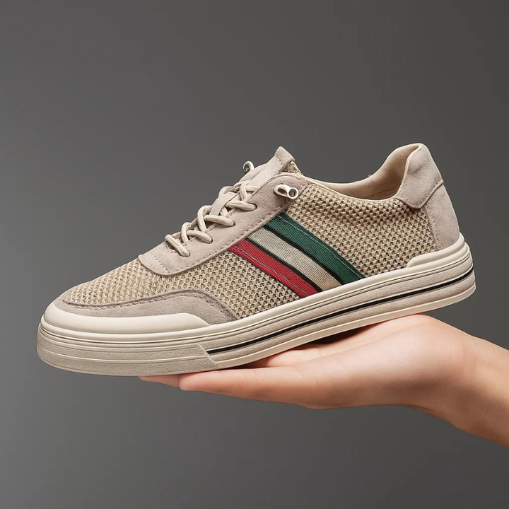 Lace-up men's retro sneakers for a comfortable, sporty, and casual everyday look.