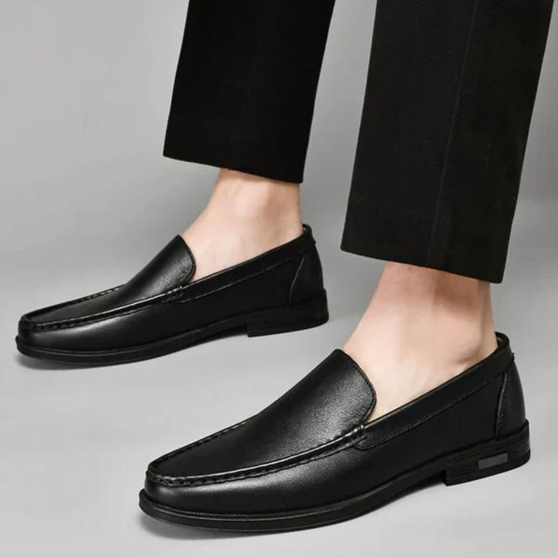 Men's comfortable everyday loafers, stylish slip-on design for versatile daily fashion.