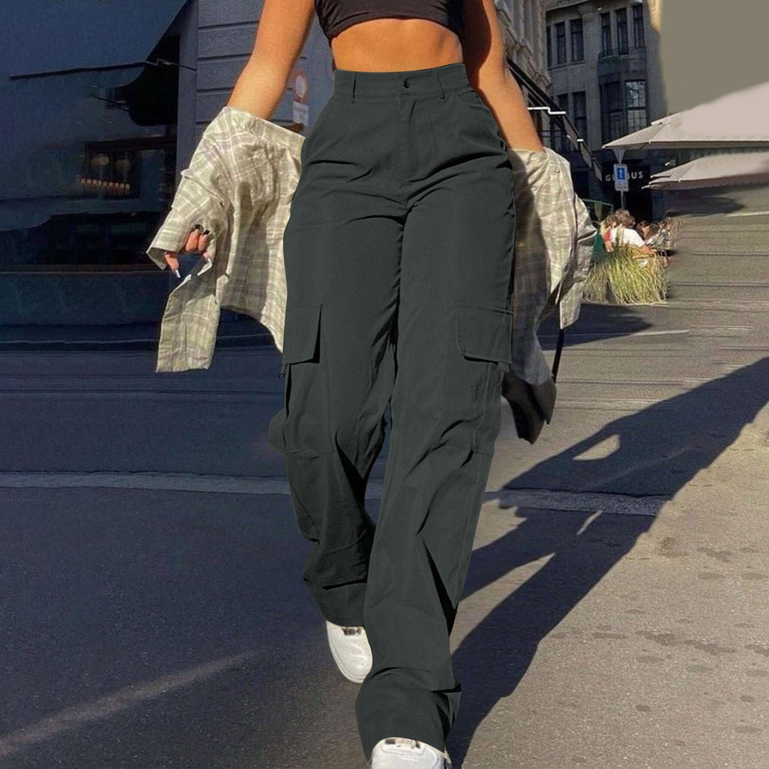 Trendy women's high-waisted cargo pants with a relaxed fit, delivering comfort and style for everyday wear.