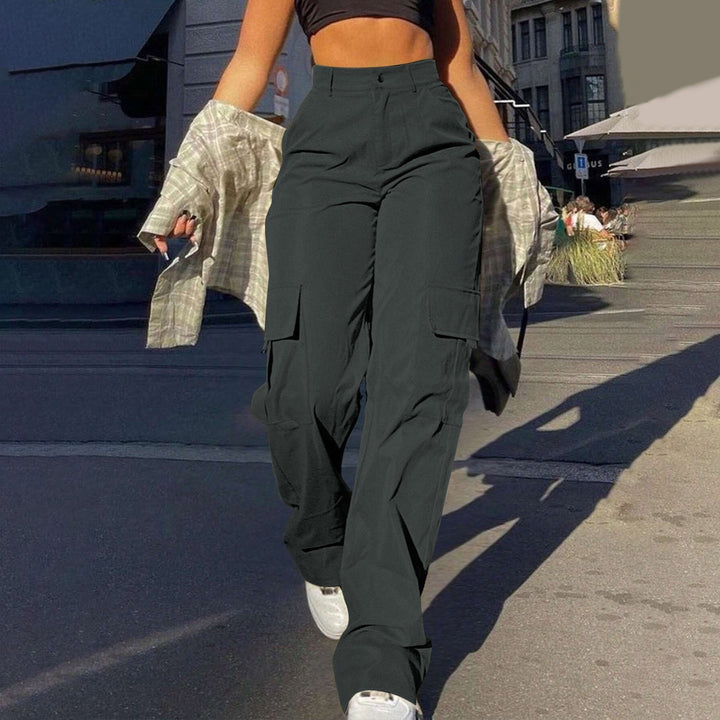 Trendy women's high-waisted cargo pants with a relaxed fit, delivering comfort and style for everyday wear.
