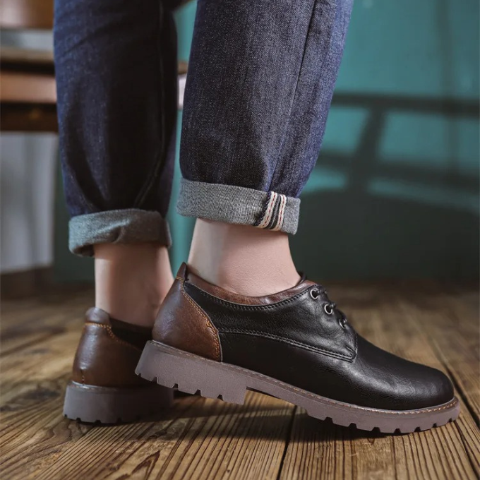 Black men's Classic Cedar Ridge Oxfords, timeless style, suitable for any formal or casual event.