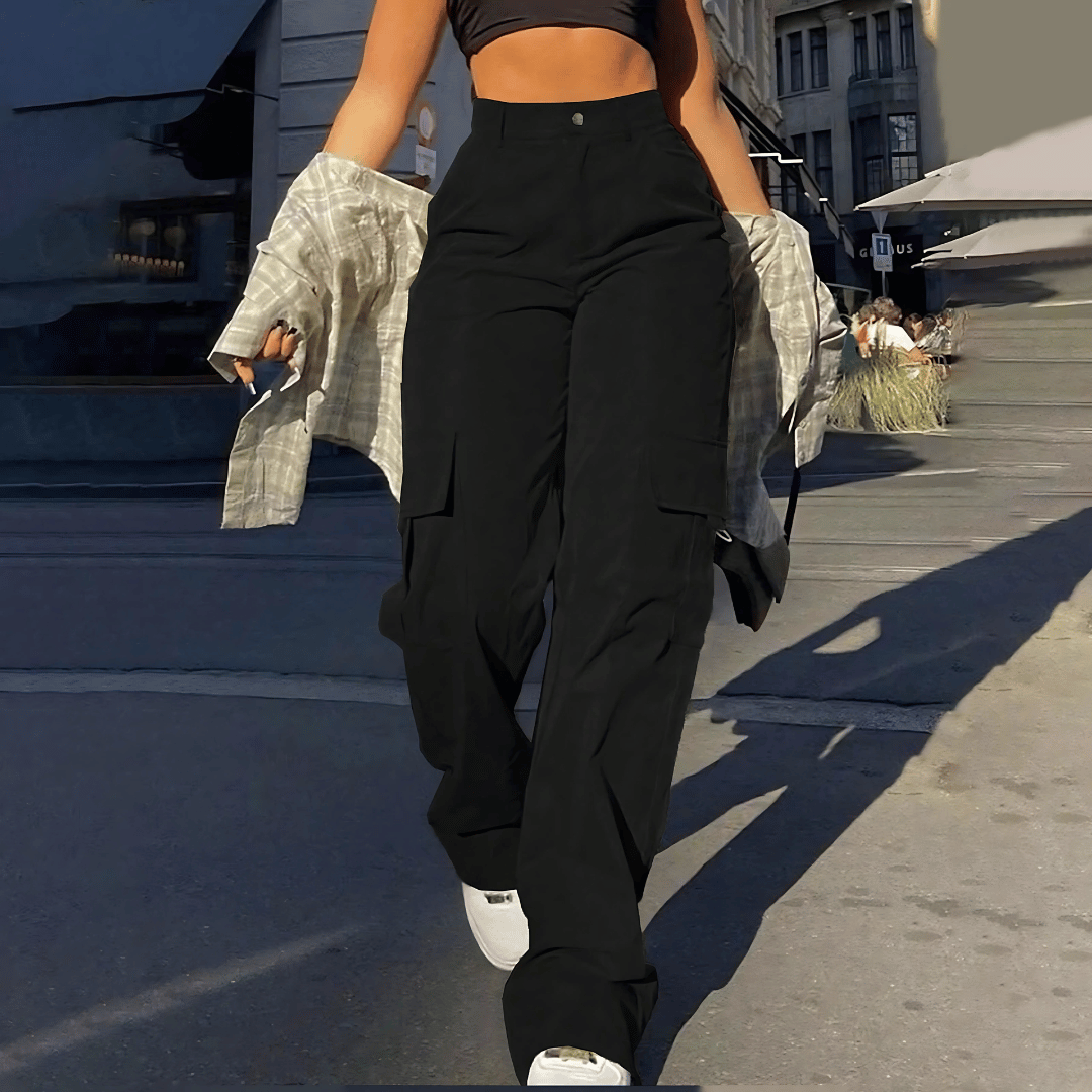 Women's high-waisted cargo pants, relaxed fit, multiple utility pockets, perfect for trendy streetwear style.