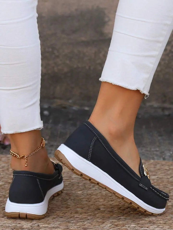 Top view: Comfortable non-slip women's flats, perfect for everyday wear & long walks.