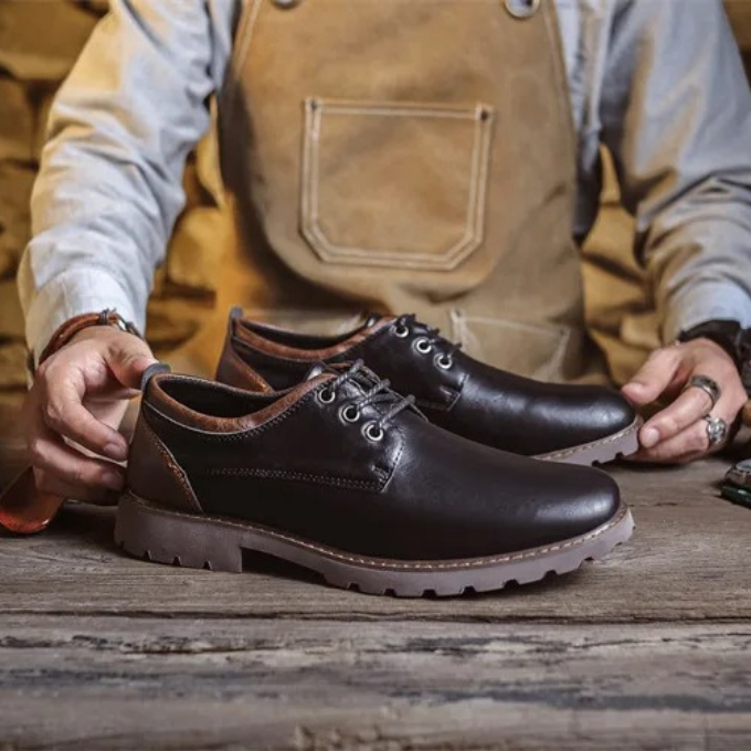 Classic black Cedar Ridge Oxfords for men, versatile footwear for dressy or casual outfits.