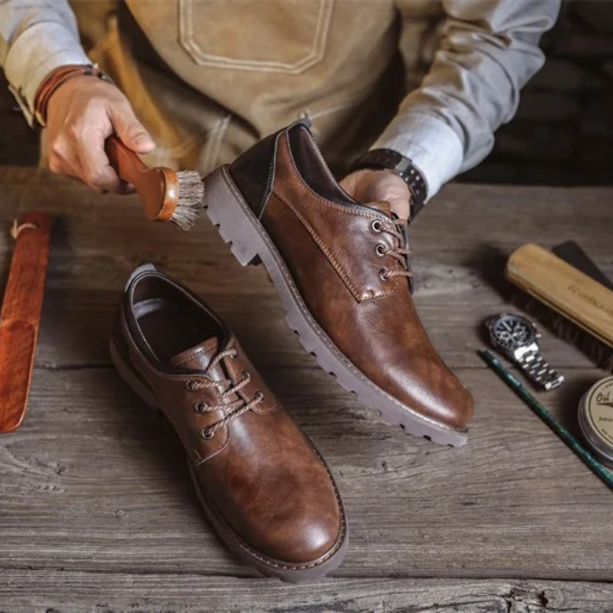 Men's dark brown Cedar Ridge Oxfords, versatile footwear for all occasions.