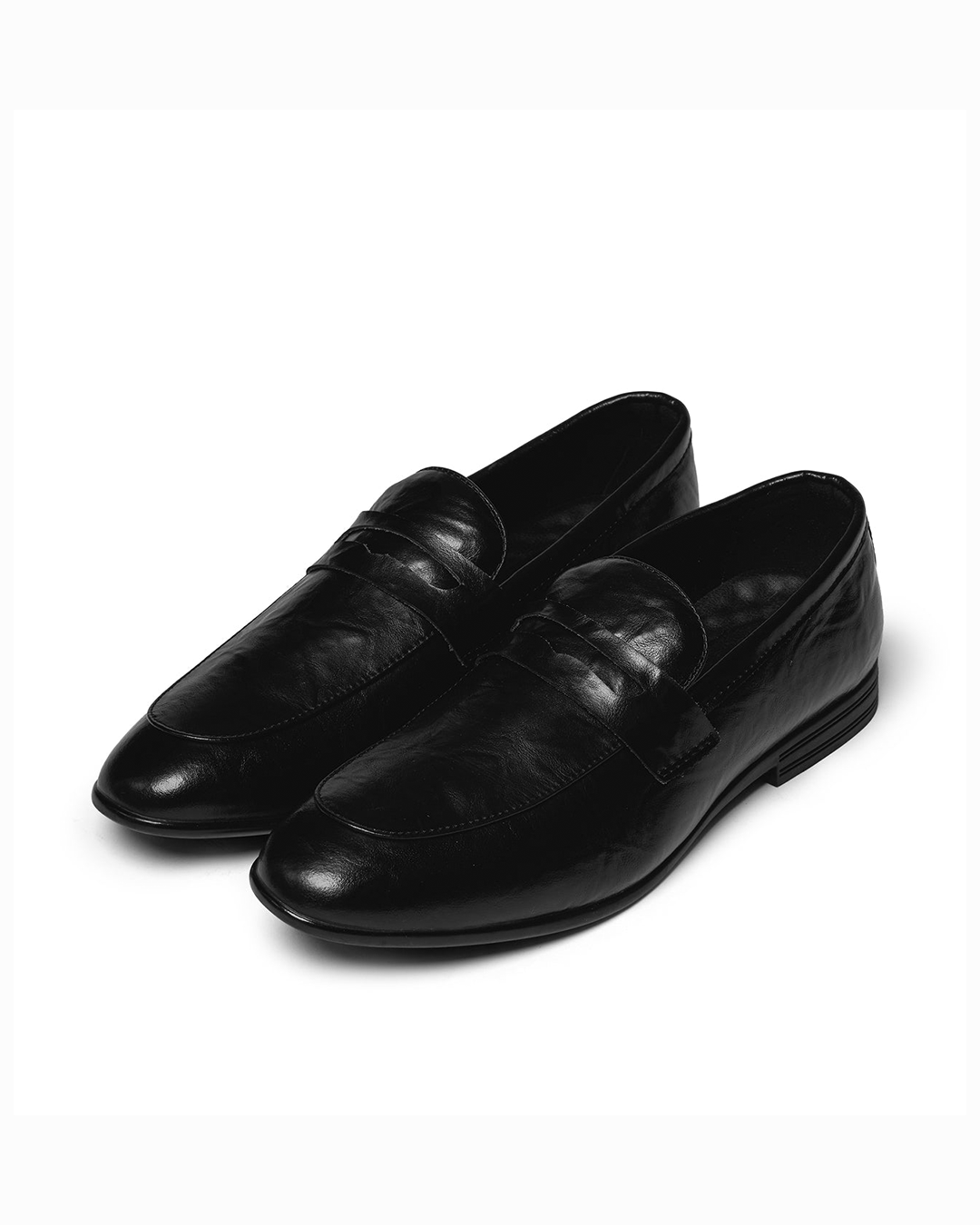 Close-up of Men's Verona black slip-on loafers, perfect for formal & office wear.