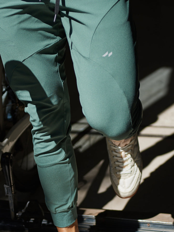 Men's Valenza performance activewear, quickdry flex joggers for gym, travel & casual comfort.