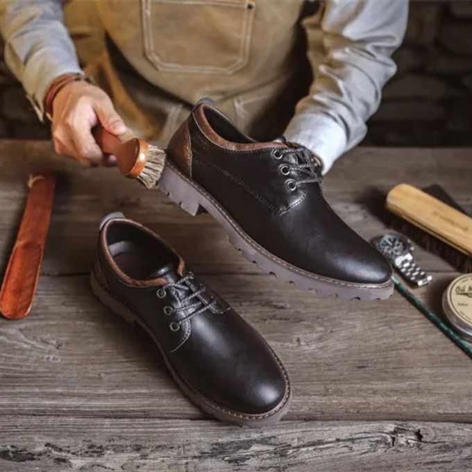 Cedar Ridge dark brown Oxfords, men's classic shoes, blending durability with style.