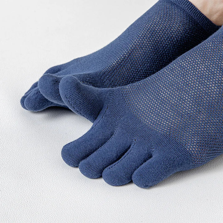 Snug fit men's no-show toe socks, 3-pack. Invisible under shoes, offering ultimate foot comfort & breathability.