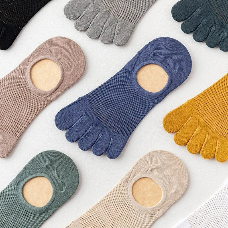 Men's no-show toe socks, 3-pair. Enjoy breathable comfort, blister prevention & a stylish invisible look.