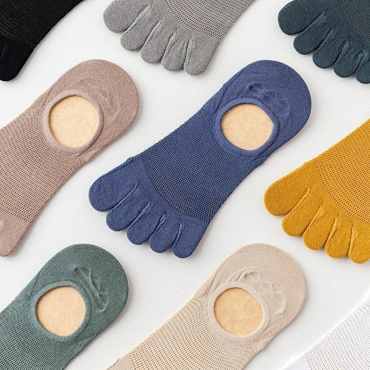 Men's no-show toe socks, 3-pair. Enjoy breathable comfort, blister prevention & a stylish invisible look.