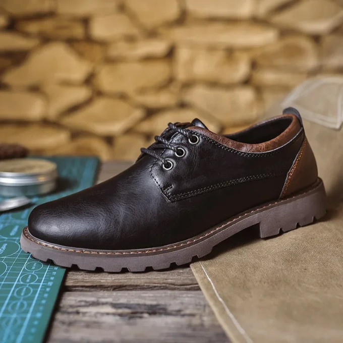 Footwear: Classic dark brown men's Cedar Ridge Oxfords, stylish & suitable for formal/casual.