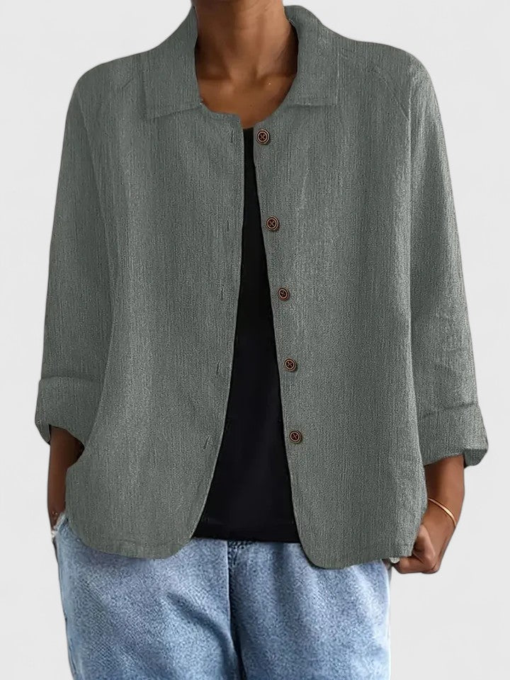 Everyday chic women's top, loose-fit & versatile. Ideal layering piece for comfortable, stylish seasonal wear.
