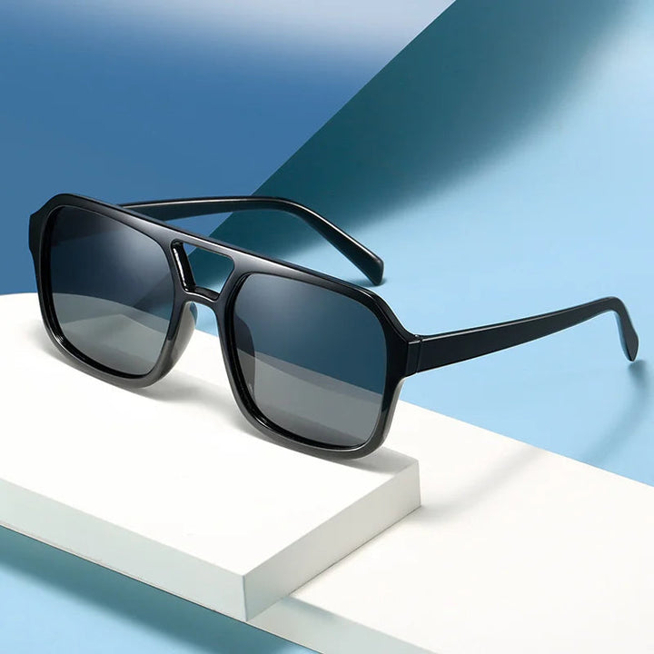 Stylish women's square frame sunglasses. Fashionable retro eyewear for a chic look & UV400 protection.