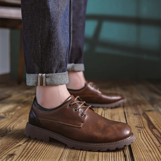 Men's black Cedar Ridge Oxfords, a timeless classic, perfect for business or special events.