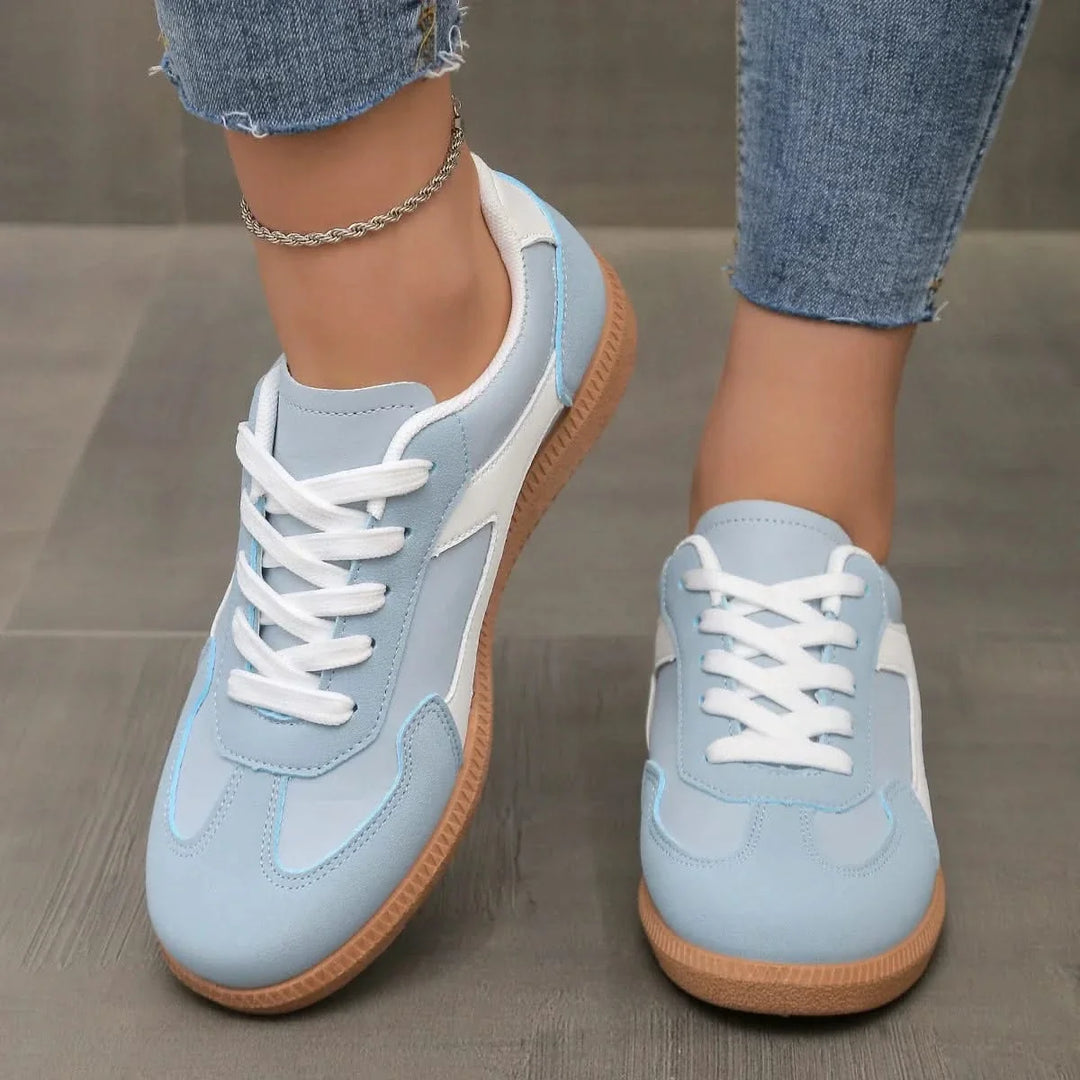 Black women's classic low-profile sneakers, ideal for everyday comfort, casual outfits, and sleek streetwear looks.