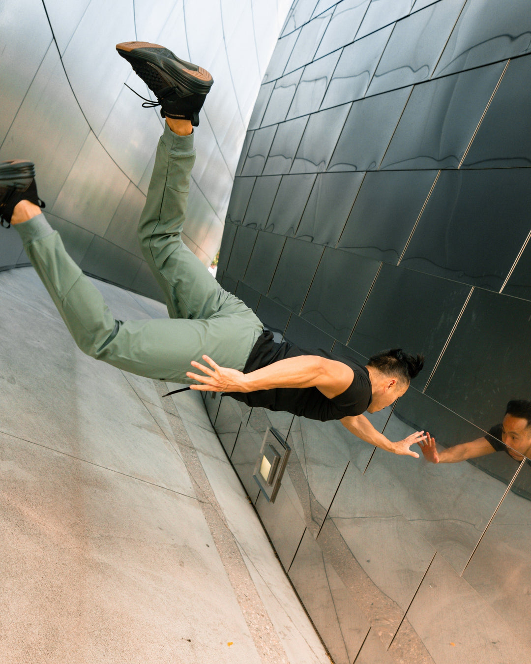 Men's activewear joggers for maximum mobility. Comfortable stretch for active pursuits.