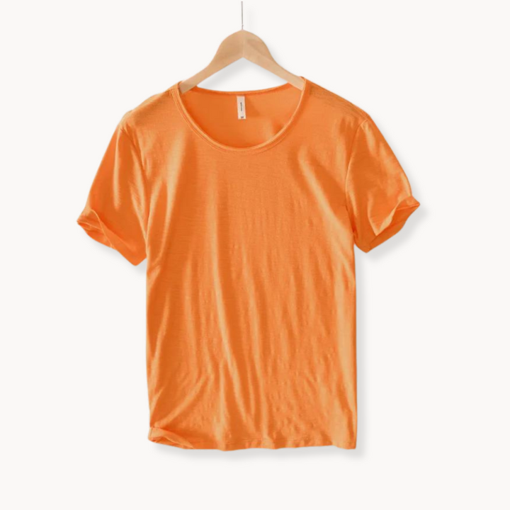 Easy-wearing men's relaxed fit shirt, a comfortable and stylish long sleeve top for all-day casual wear.