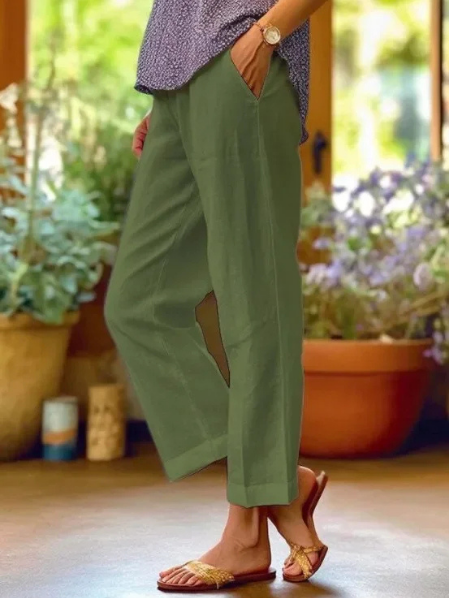 Effortless women's tapered cropped pants. A versatile choice for comfortable casual and smart casual outfits.