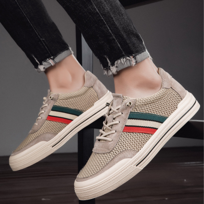 Comfortable men's retro sneakers, ideal for sporty activities and casual wear.