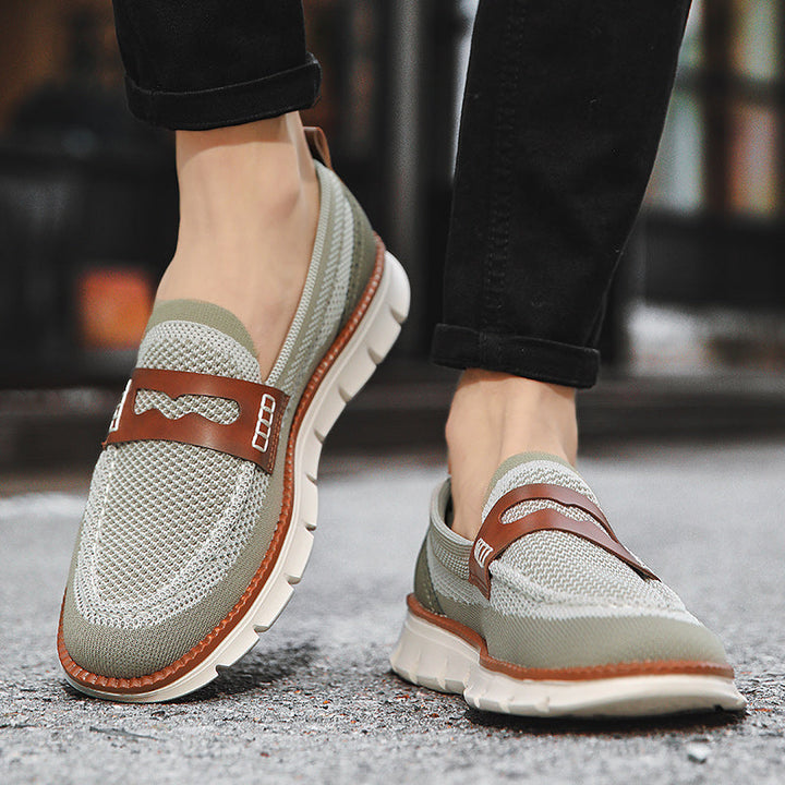 Slip-on men's casual loafers, breathable Oxford style for quick and comfortable wear.