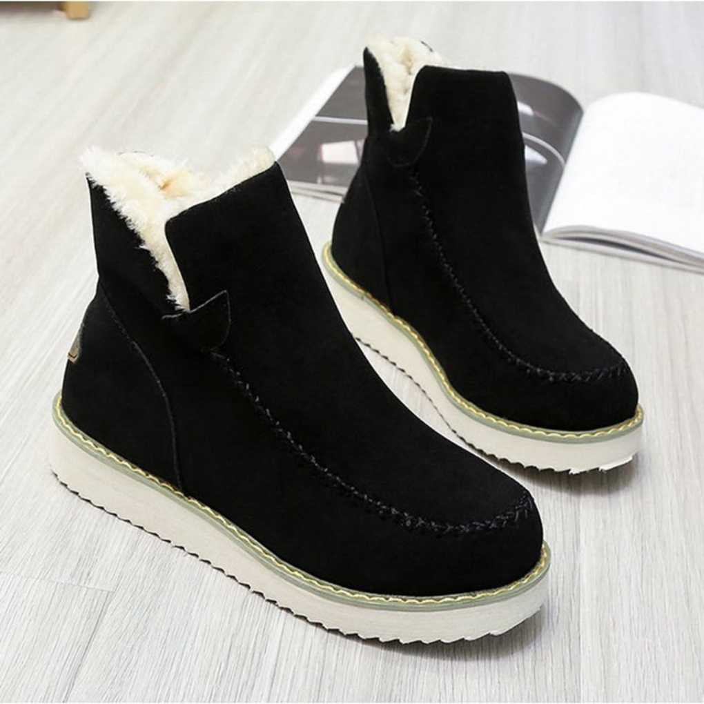Stylish unisex lace-up winter boots. New5 design, durable sole & secure grip for cold weather outdoor adventures.
