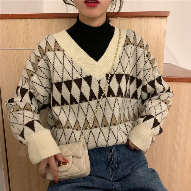Chic women's aesthetic crewneck sweater in a cozy, relaxed fit, ideal for comfortable everyday and fall fashion.