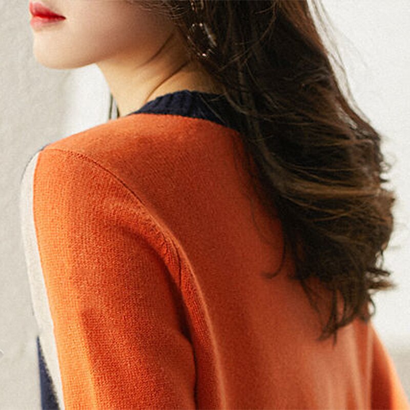 Fashionable women's slim-fit knit sweater. This chic and elegant top is perfect for women seeking versatile style.