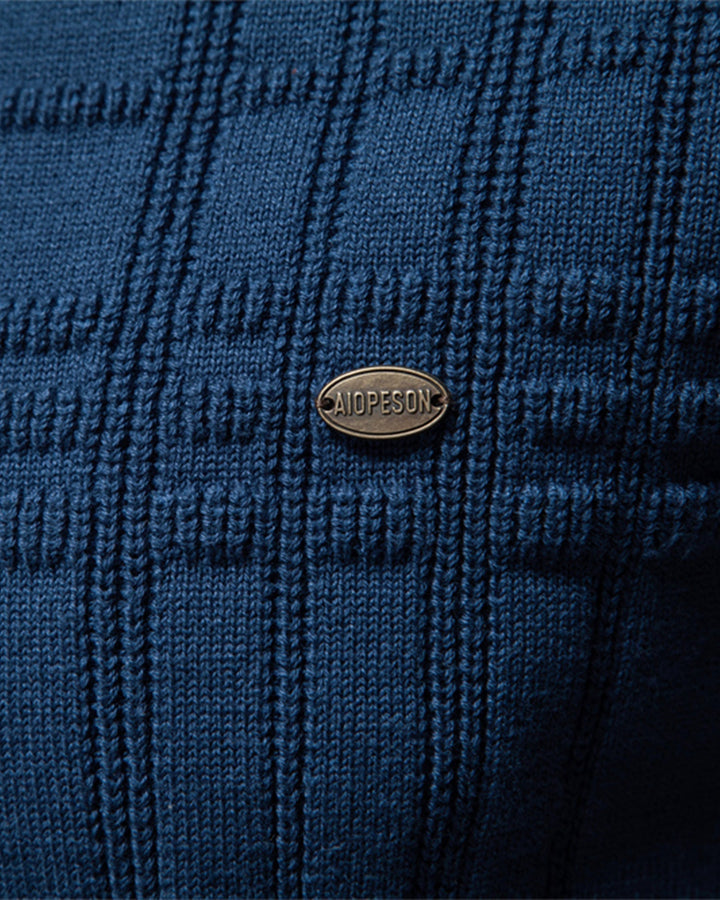 Men's fashion textured knit sweater, a comfortable crew neck for stylish everyday layering.