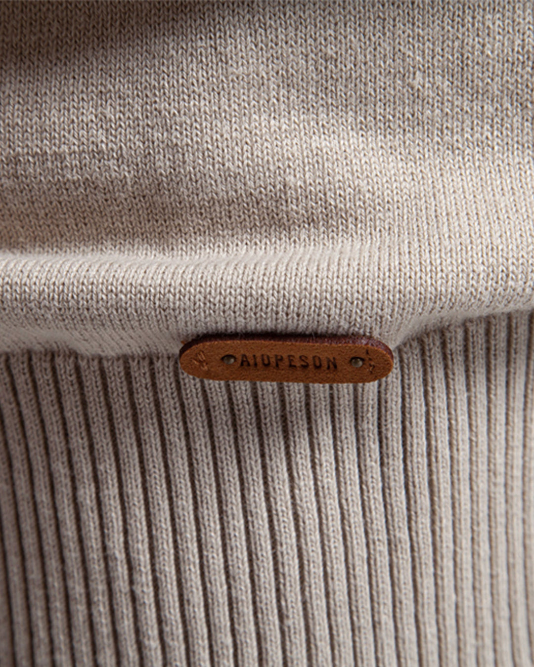 Versatile men's textured pullover, crew neck design for casual & smart casual fashion.
