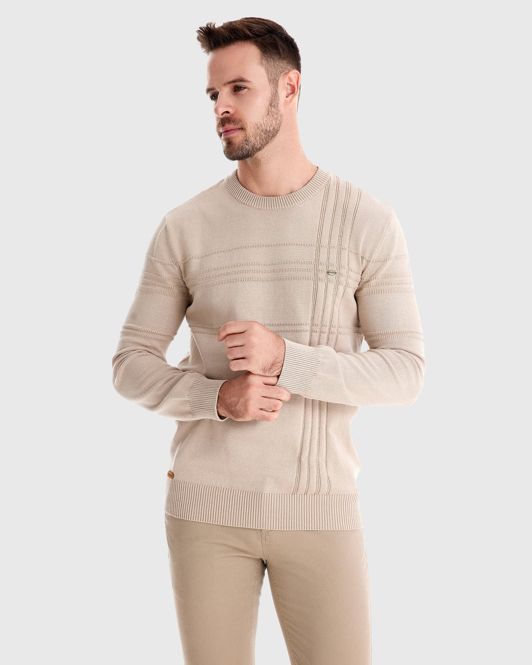 Men's comfortable textured crew neck, a pullover sweater for versatile fall and winter wear.