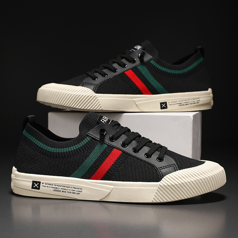 Black men's modern athletic sneakers, lightweight & cushioned for durable everyday wear.