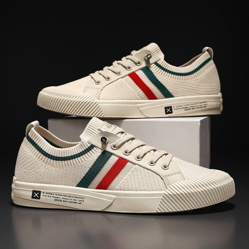 Black men's athletic sneakers for street style. Lightweight & comfortable casual footwear.