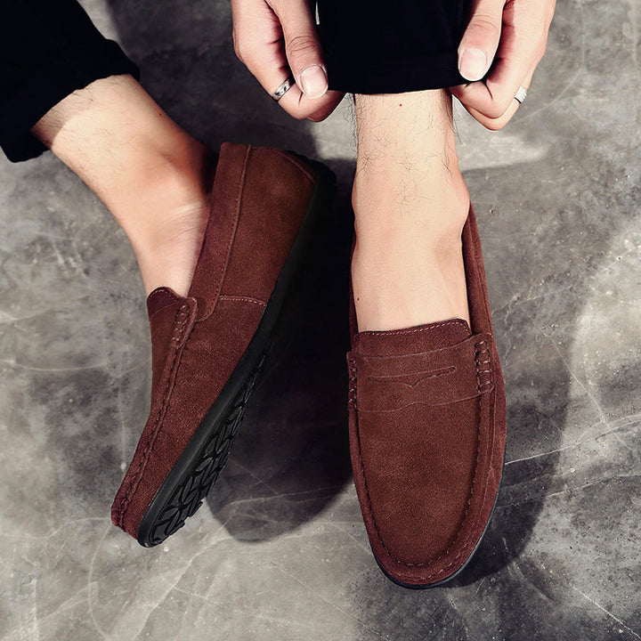 Formal men's slip-on dress shoes, perfect for office wear or elegant evening events. Classic style.
