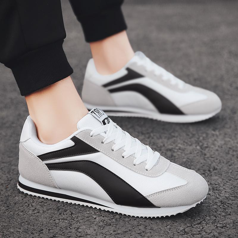 RetroStride men's walking shoes: lightweight design, all-day comfort, and a classic retro aesthetic.