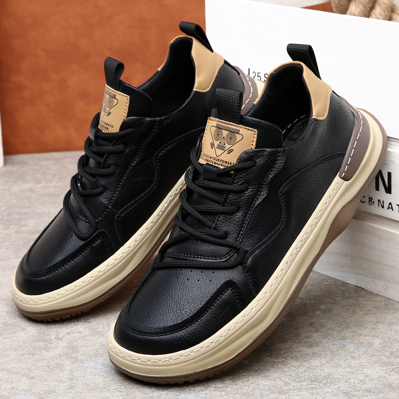 Everyday men's casual sneakers, offering supreme comfort and modern style.