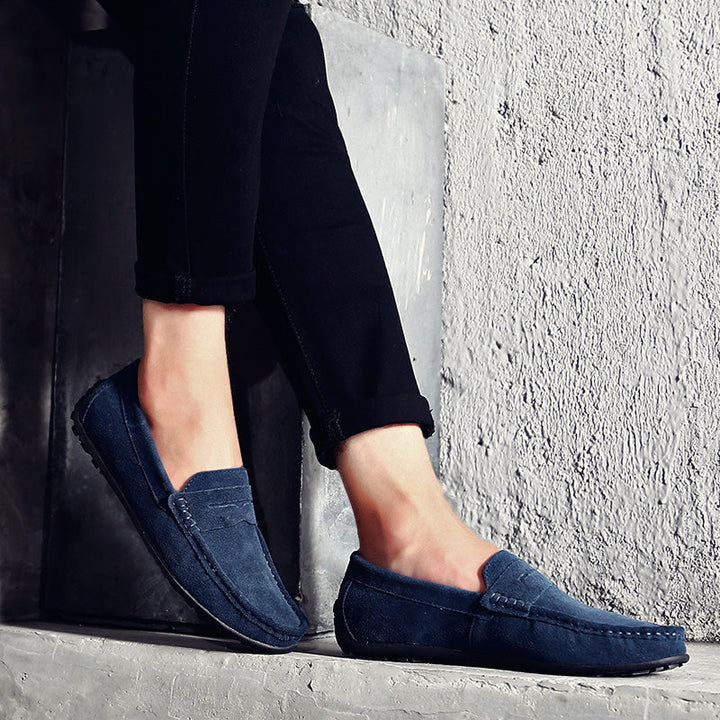 Comfortable men's walking loafers, designed for support & style during daily activities. Slip-on shoes.