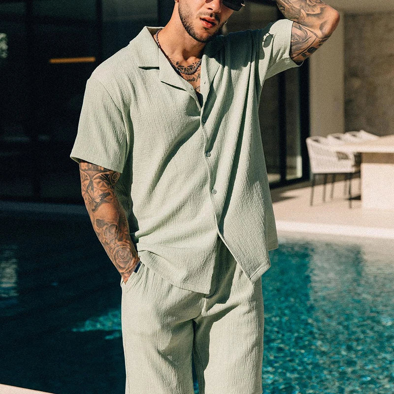 Coordinated unisex lightweight shirt and shorts set, perfect for a relaxed summer style.