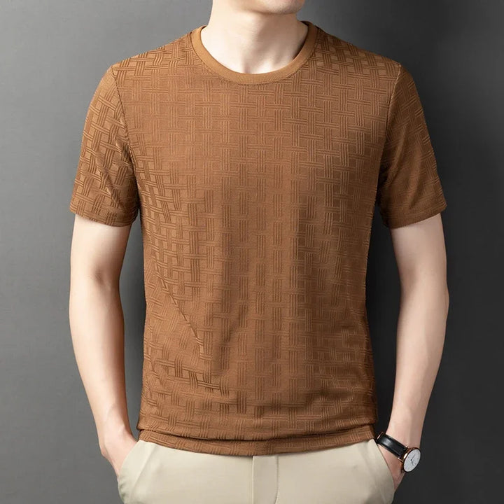 Men's classic fit t-shirt, a stylish short sleeve top for everyday comfort and versatile casual wear.