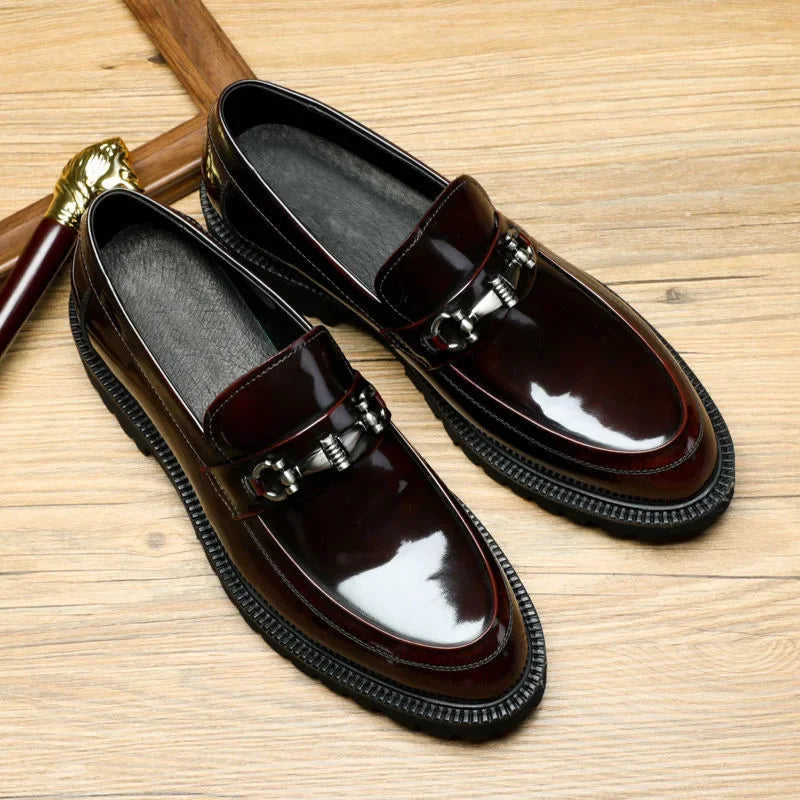 Easy slip-on men's loafers, timeless classic style for comfortable daily use and business attire.