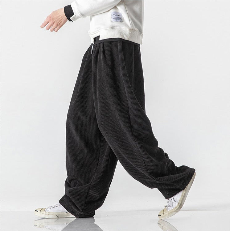 Comfortable unisex relaxed fit sweatpants for casual wear, featuring a drawstring and pockets.
