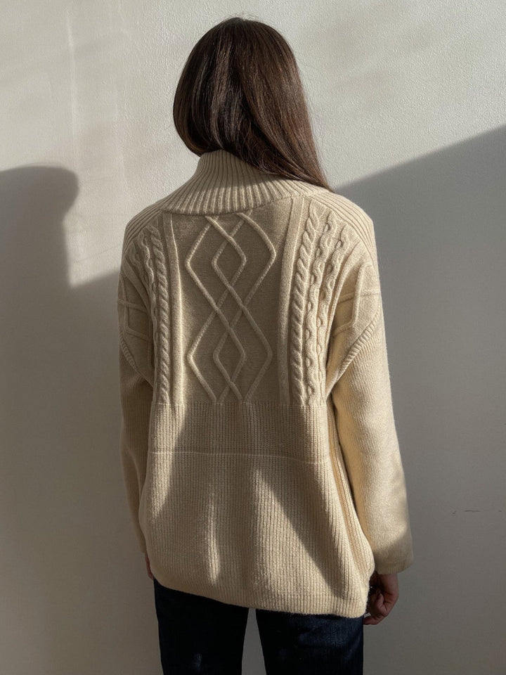 One size women's oversized sweater, ensuring a comfortable & relaxed autumn/winter fit.