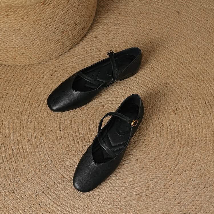 Everyday women's flats: Aria comfort shoes with adjustable strap, ideal for walking.