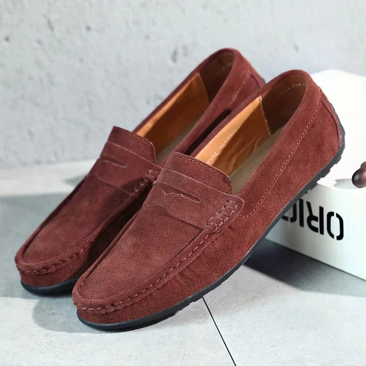 Versatile men's slip-on loafers, suitable for both casual outings and formal dress occasions. Classic.