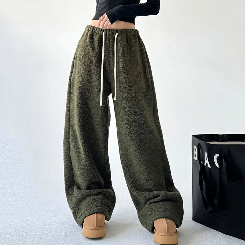 Everyday wear: Ultra-soft unisex lounge sweatpants with pockets & drawstring, great for casual comfort.