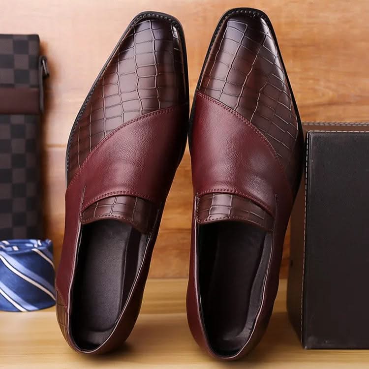 Men's comfortable slip-on loafers paired with casual trousers, perfect for everyday style.