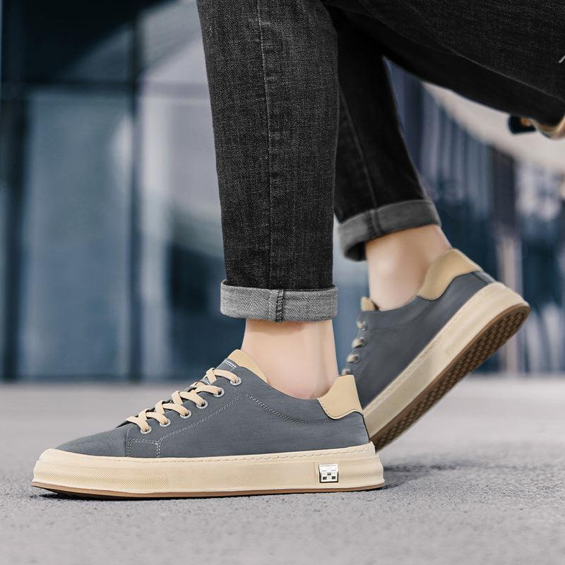 Breathable men's lightweight sneakers, ideal comfortable footwear for everyday walking.