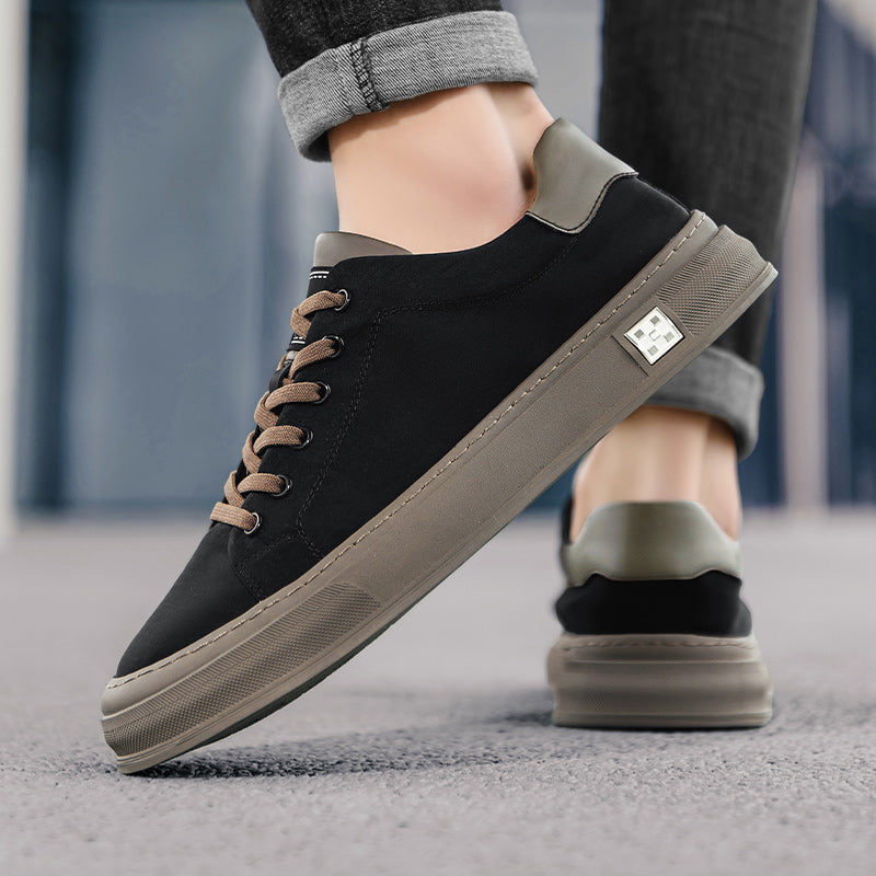 Essential men's lightweight sneakers, providing ultimate comfort for everyday casual wear.