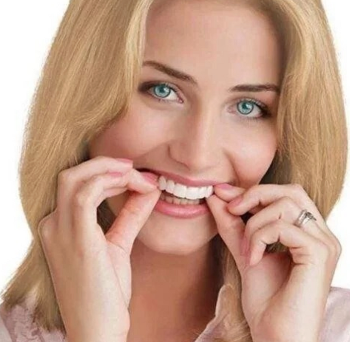 Instant smile cosmetic dentures, easily snap on over natural teeth. Affordable & comfortable dental solution.