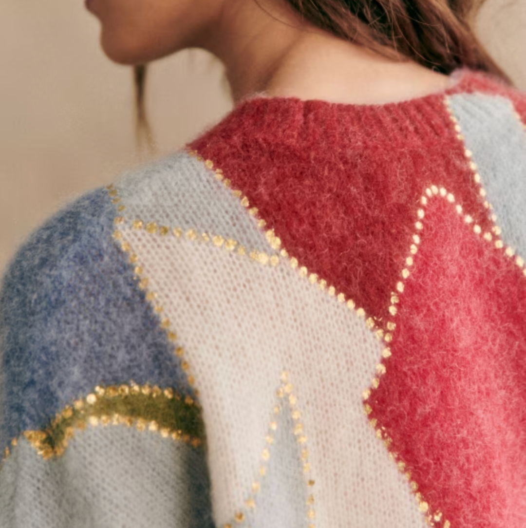 Versatile women's soft textured patchwork crewneck sweater, a must-have long-sleeve top for casual fall winter looks.